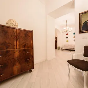 Apartment Palazzo Dello Spagnolo, Naples